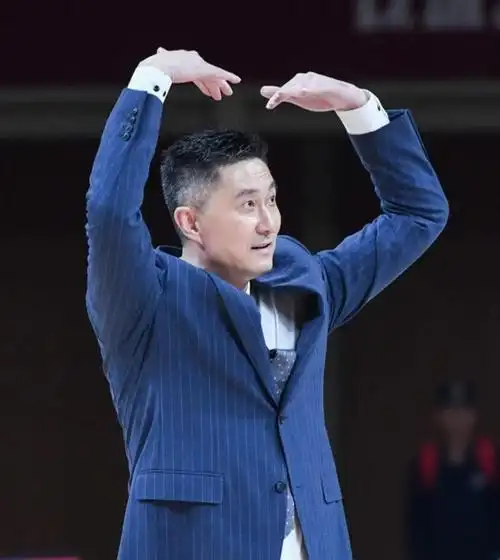 焦泊乔申请离队，杜锋下课？谁注意广东男篮回应，徐昕也曾遭遇