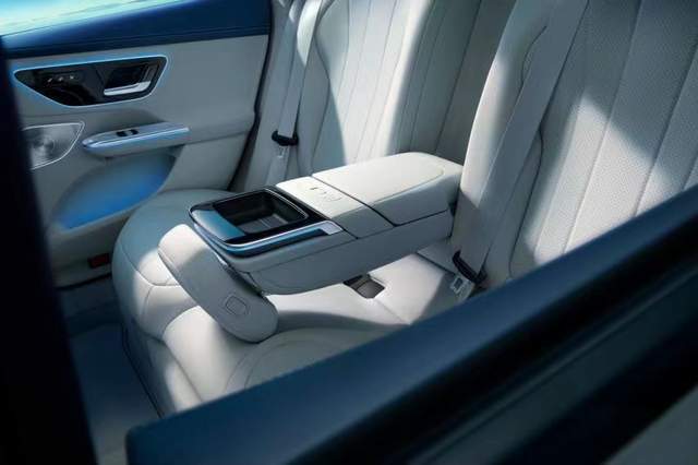 开完奔驰EQE,大概看懂了纯电豪华车的底层逻辑休闲区蓝鸢梦想 - Www.slyday.coM 开完奔驰EQE,大概看懂了纯电豪华车的底层逻辑休闲区蓝鸢梦想 - Www.slyday.coM