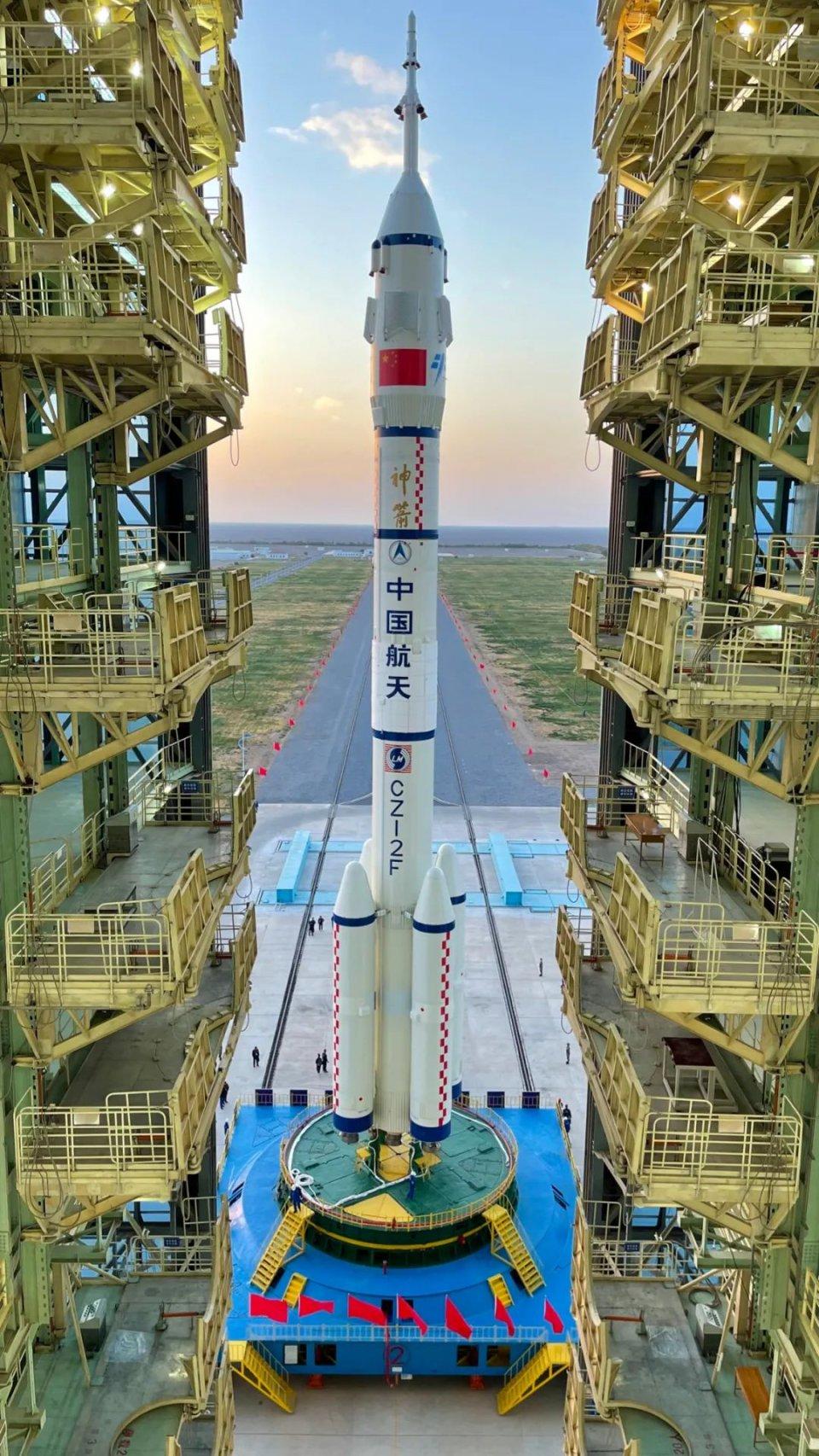 神十三发射在即,猜猜这次要出差太空6个月的会是哪3位航天员?休闲区蓝鸢梦想 - Www.slyday.coM 神十三发射在即,猜猜这次要出差太空6个月的会是哪3位航天员?休闲区蓝鸢梦想 - Www.slyday.coM