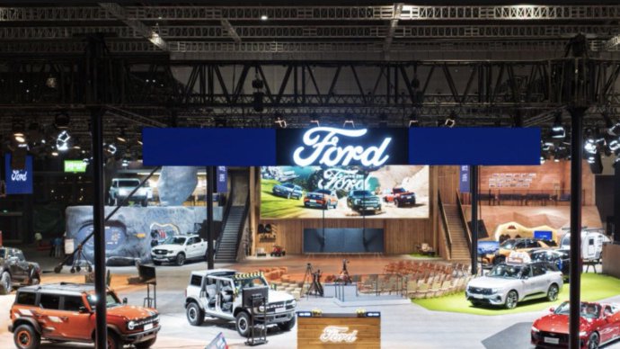 在 2025 的上海车展，福特纵横吞下一颗「时光胶囊」