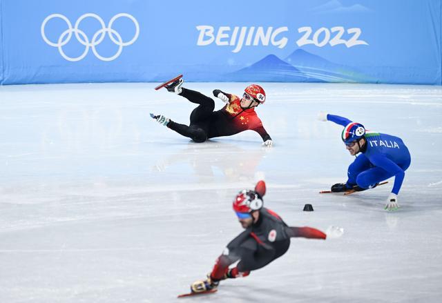 摔倒后,中国队被判进决赛!王濛自信拍桌:这就是规则,没有问题休闲区蓝鸢梦想 - Www.slyday.coM 摔倒后,中国队被判进决赛!王濛自信拍桌:这就是规则,没有问题休闲区蓝鸢梦想 - Www.slyday.coM