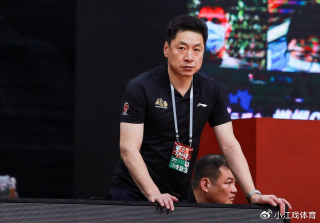 广厦队庆功宴大摆75桌！李春江、苏群受邀请参加，现场一片欢乐