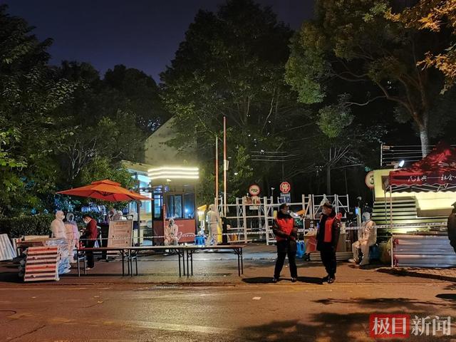 上海确诊病例所在小区有多名志愿者值夜,市民自发送来御寒物资休闲区蓝鸢梦想 - Www.slyday.coM 上海确诊病例所在小区有多名志愿者值夜,市民自发送来御寒物资休闲区蓝鸢梦想 - Www.slyday.coM