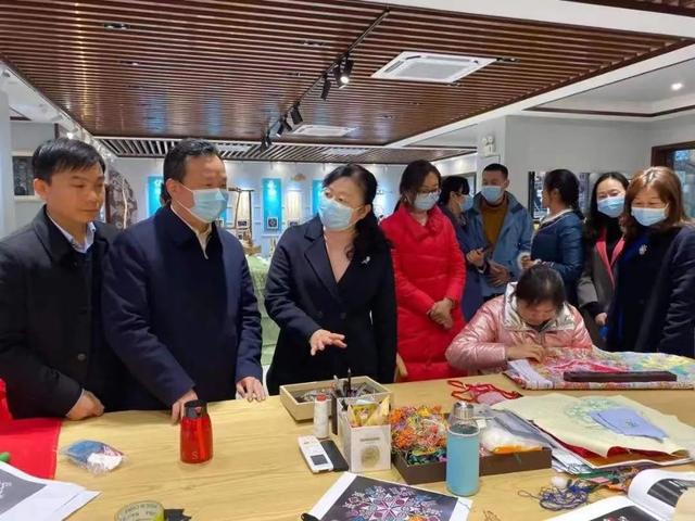 巾帼红·家宣讲|让党的十九届六中全会精神“飞入寻常百姓家”休闲区蓝鸢梦想 - Www.slyday.coM 巾帼红·家宣讲|让党的十九届六中全会精神“飞入寻常百姓家”休闲区蓝鸢梦想 - Www.slyday.coM