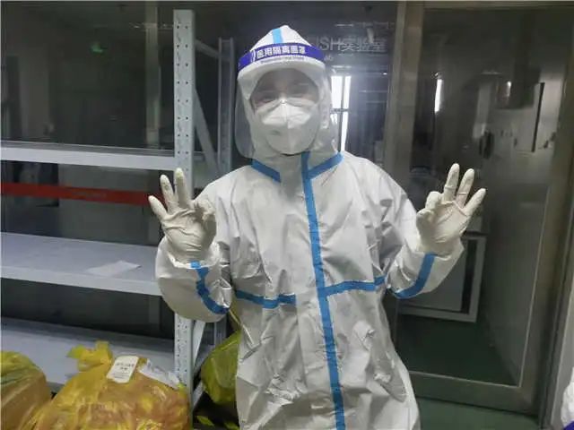 离开实验室8年,这次他又穿上了白大褂!青年志愿者们,这封信请查收→休闲区蓝鸢梦想 - Www.slyday.coM 离开实验室8年,这次他又穿上了白大褂!青年志愿者们,这封信请查收→休闲区蓝鸢梦想 - Www.slyday.coM