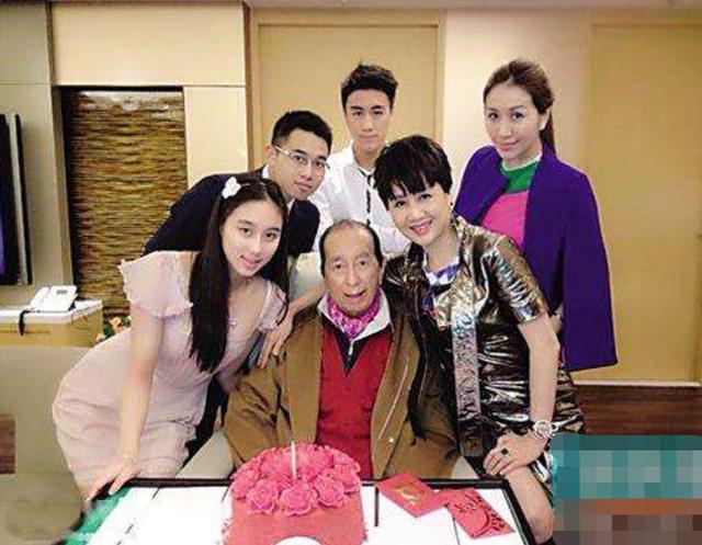 赌王离世的43天:原配女儿翻脸、隐藏的儿子曝光,反转远超电视剧