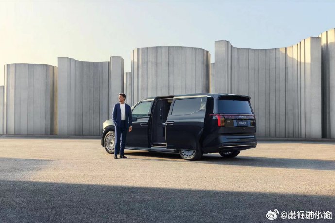 想想看，这台车的熟悉程度，再想想沃尔沃MPV的价格，哇塞…