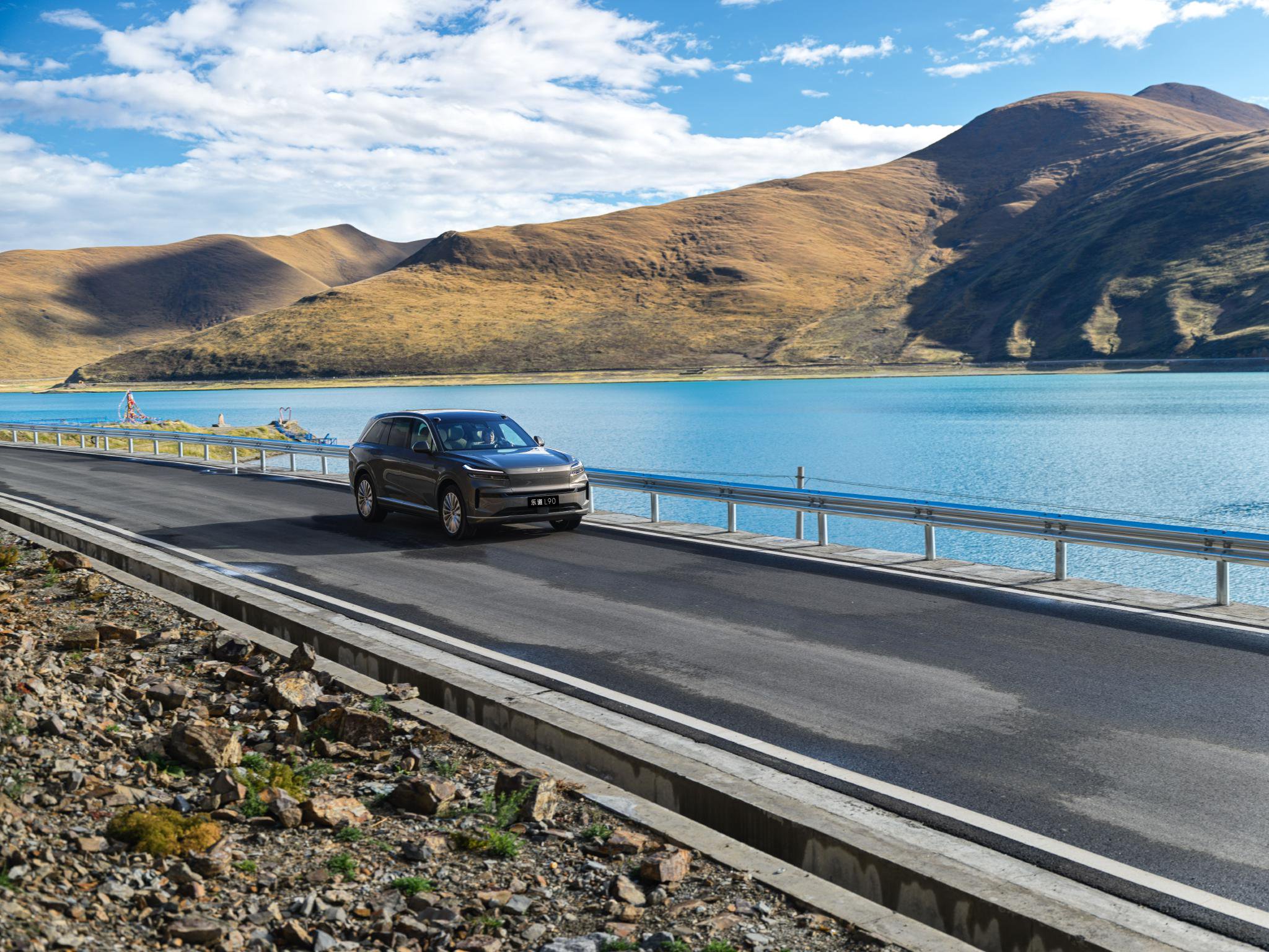 哈苏拍车｜乐道L90 @加电的沈斐