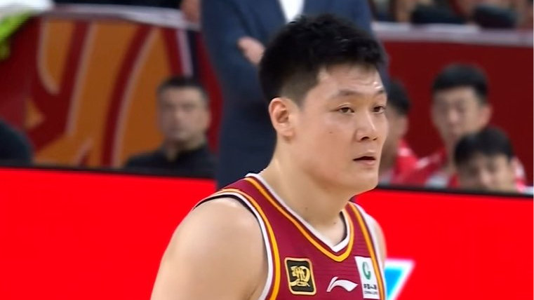 CBA惨烈一战！山西2分险胜三杀广东，任骏飞无缘绝杀裁判多次抢镜