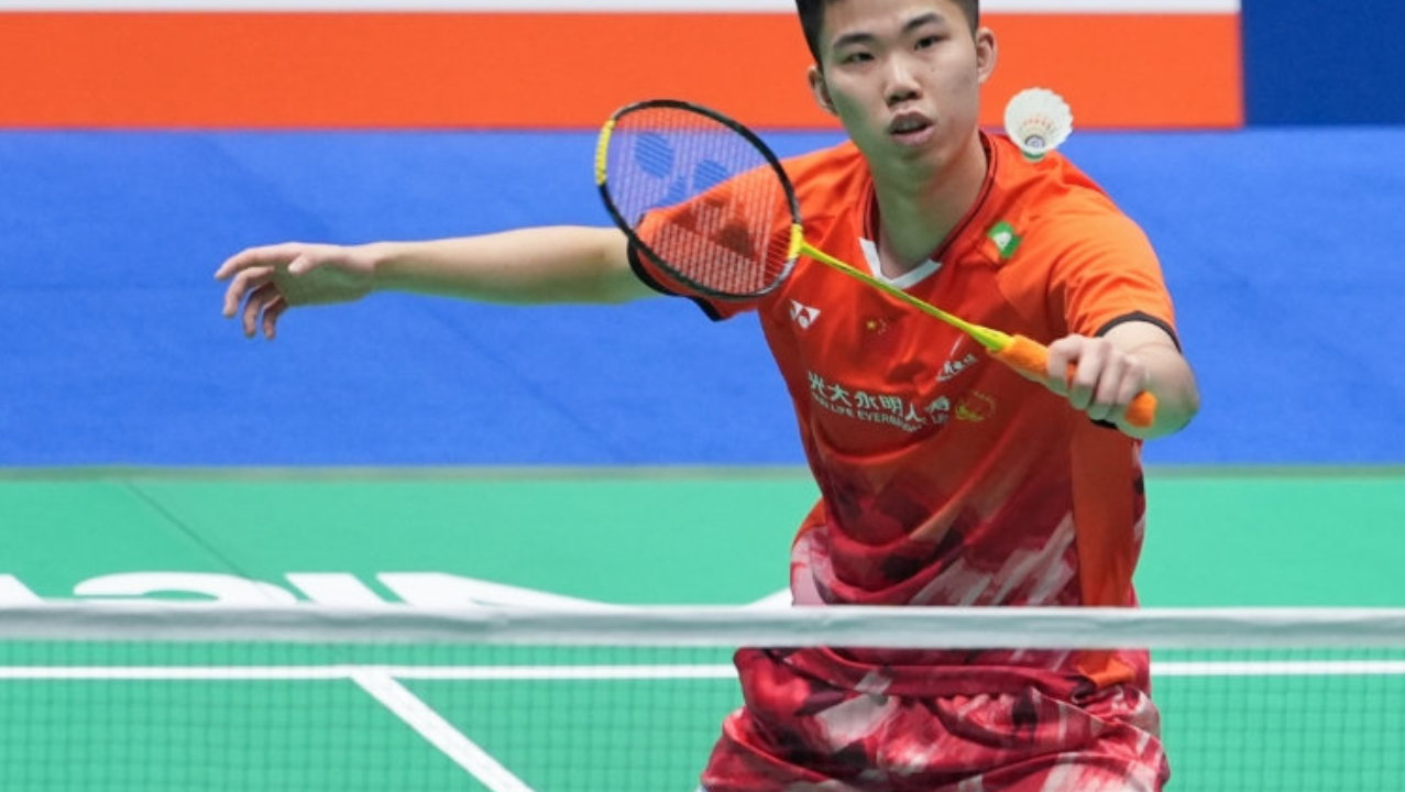 黑马继续狂飙！吴英伦2-0翁泓阳，国羽男单主场全军覆没