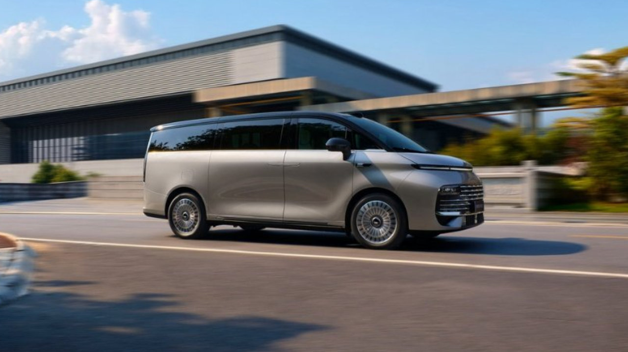 AI全场景家庭旗舰MPV，吉利银河V900正式上市，限时指导价26.98万元起