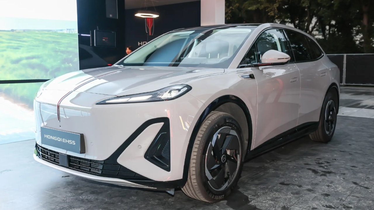 红旗固态电池正式装车，首搭天工06，能量密度高达380Wh/kg