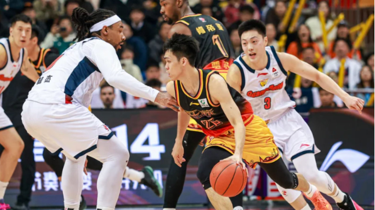 送绝杀助攻，打爆胡明轩+徐杰！球迷喊话郭士强：这后卫国家队不要？