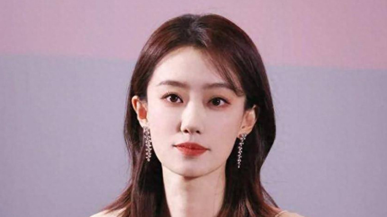 事实证明，吃完贾玲“红利”的张小斐，如今又回到了她的“怪圈”