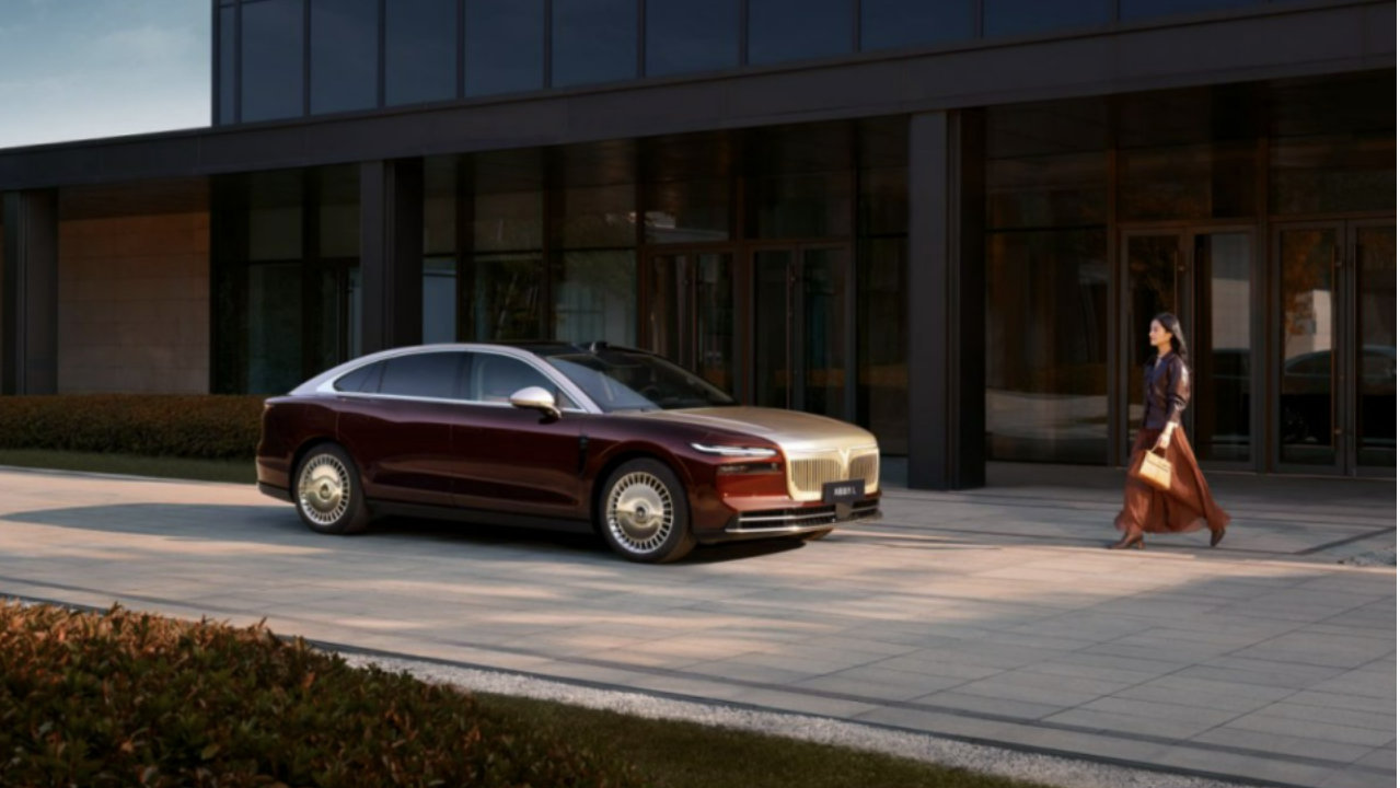 重塑豪华轿车新标杆，岚图追光L 27.99万起