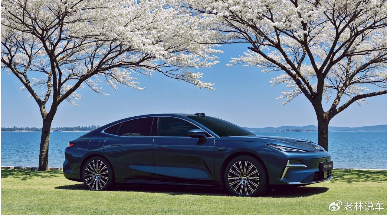 吉利过年“掀桌子”，插混C级车降至8.79万，长超5米，续航1500km