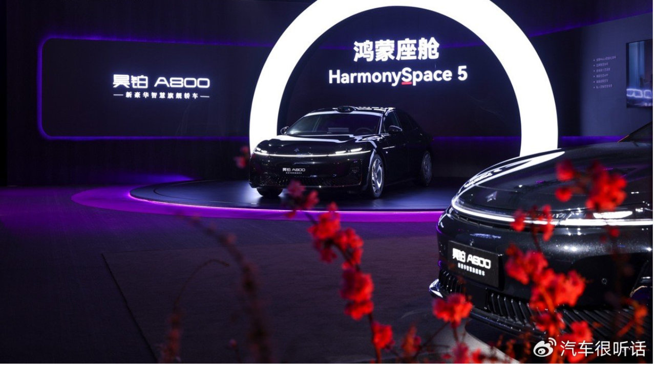 惊蛰一击破局高端，昊铂双 800 组合拳叫板传统豪华