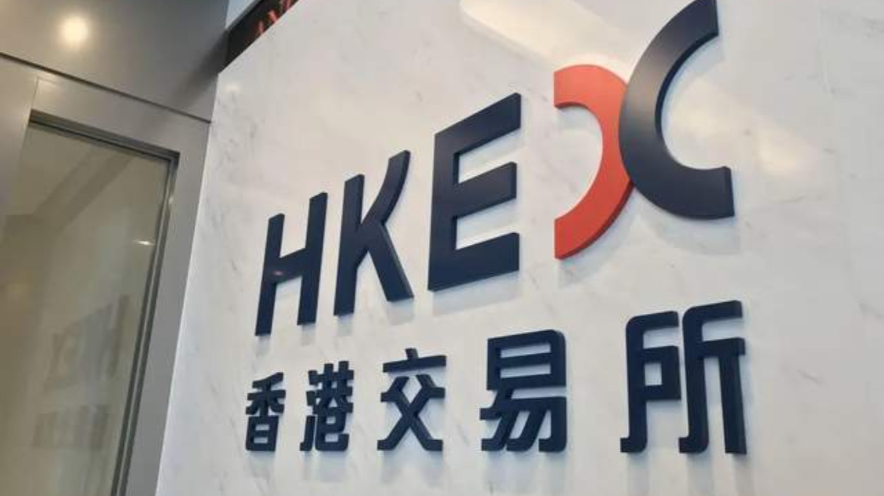 港股年内最大IPO出现了！东鹏份额飙升11%超红牛，靠的不止是广告