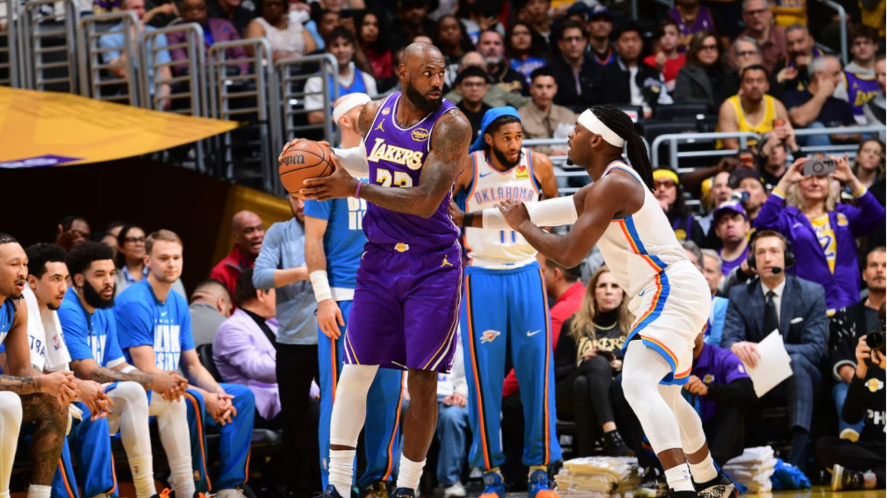 七人上双的雷霆给湖人上了关键一节，詹姆斯空砍22+10