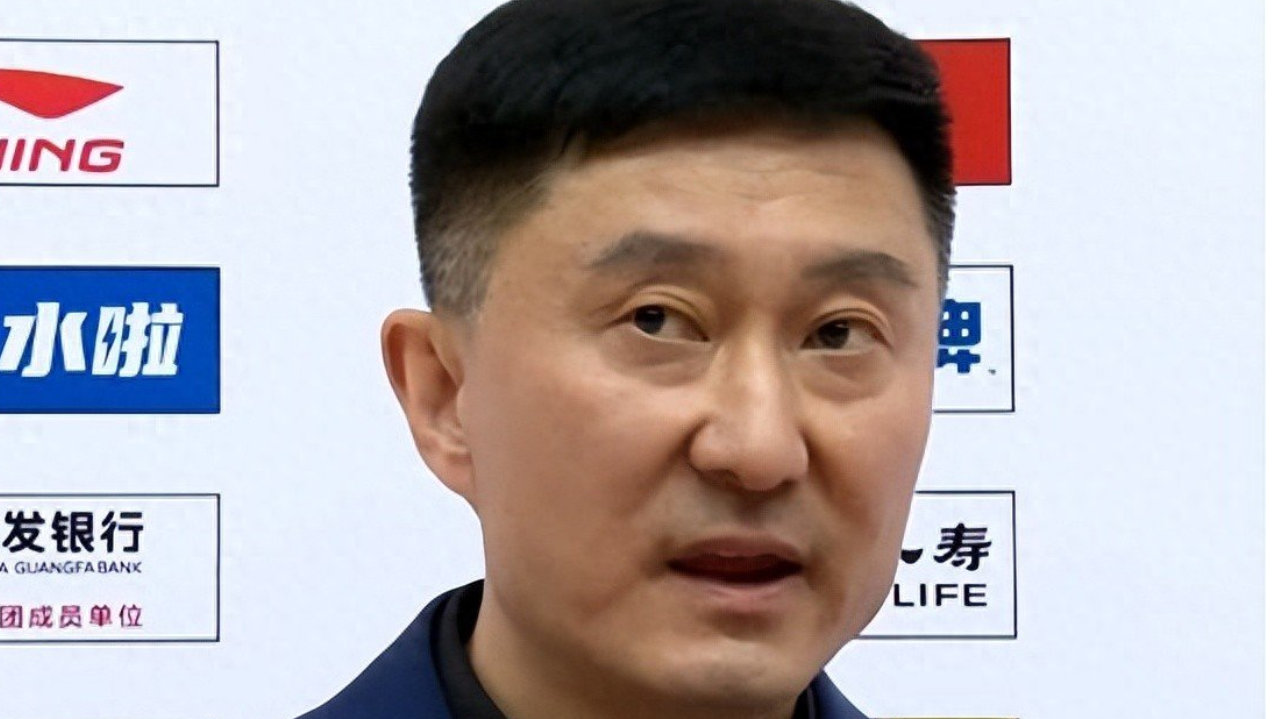 广东胜青岛，杜锋称赞两人，麦考尔感谢一人，刘维伟批评一人