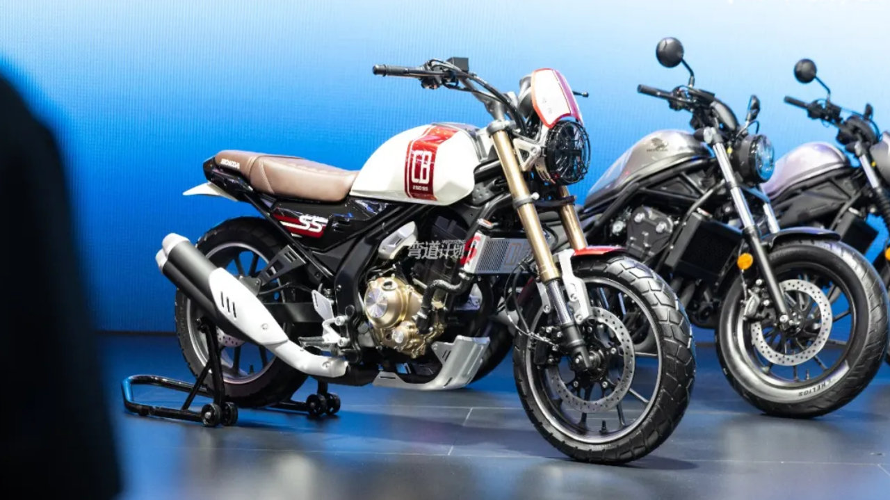 新涂装CB500SF我们就不说了，CB250SS已经定了一台