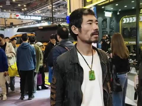 车展乞丐哥，贫穷真的限制了我的想象！