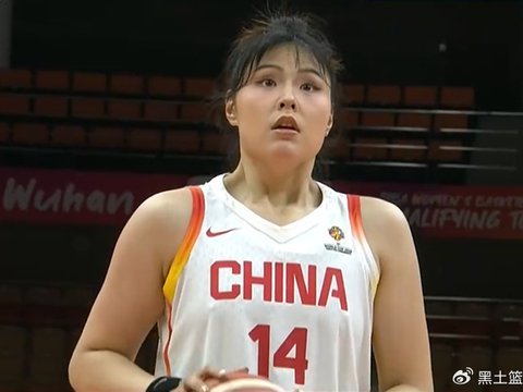 国际巨星！李月汝轰21+11 郑薇点赞
