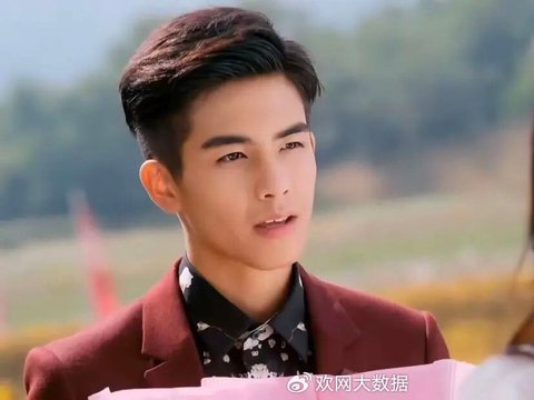演活“腹黑暖男”后,「宋威龙」再掀现偶热潮!