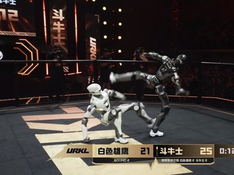 全球首场机器人格斗赛深圳“开打”！甄子丹直呼场面震撼、不可思议