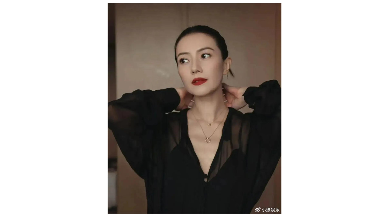 赵又廷的福气？全网的热议！高圆圆性感写真出圈真相：是岁月给的底气