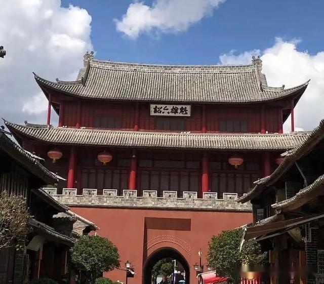 巍山古城距云南大理2.5小时车程，藏着600多年的古城