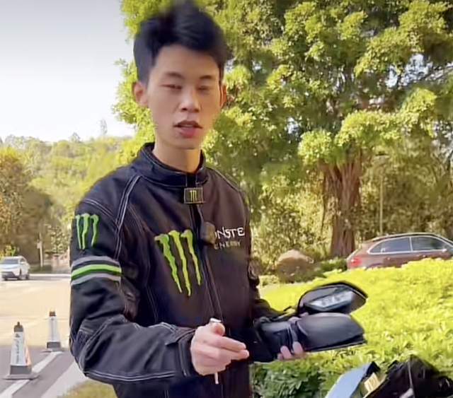 网红苏乞儿骑摩托上高速被拦后续!工作人员称没有扔,警察已介入休闲区蓝鸢梦想 - Www.slyday.coM 网红苏乞儿骑摩托上高速被拦后续!工作人员称没有扔,警察已介入休闲区蓝鸢梦想 - Www.slyday.coM