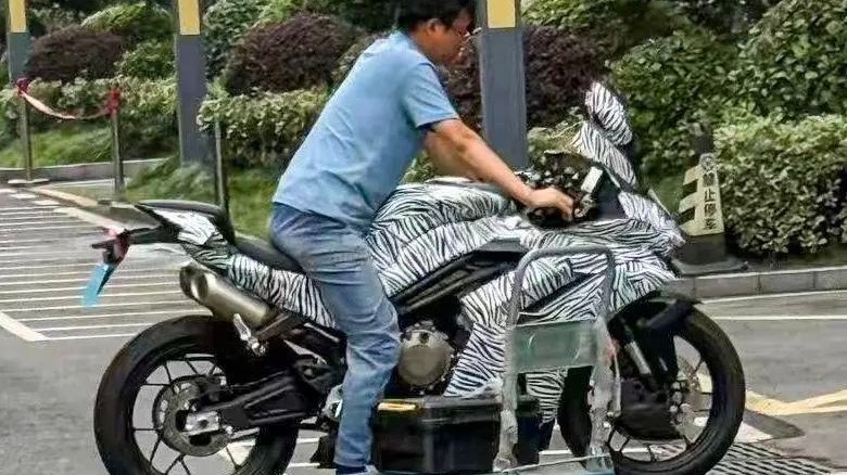 春风四缸从热捧到遇冷：三大战略误判如何葬送爆款潜力？