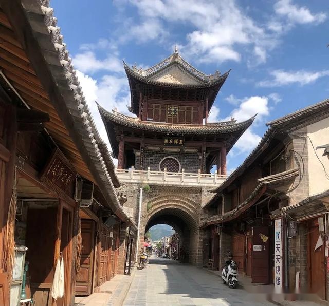 巍山古城距云南大理2.5小时车程，藏着600多年的古城