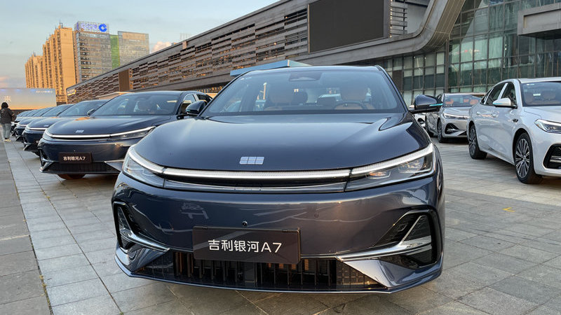 8.18万起售的银河A7上市，凭什么颠覆电混家轿市场？