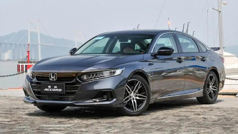 本田雅阁新车大灯“泪痕”难消，“冰敷”方案引车主投诉