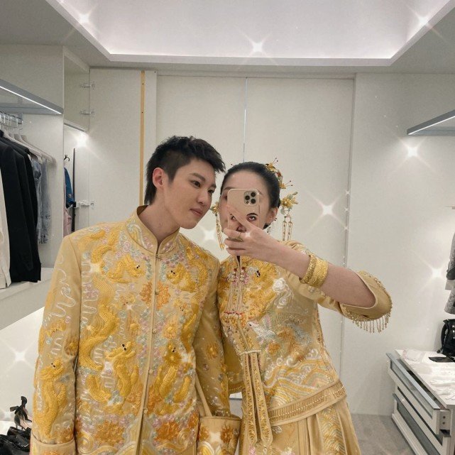 赵本山女儿与男友<a href=