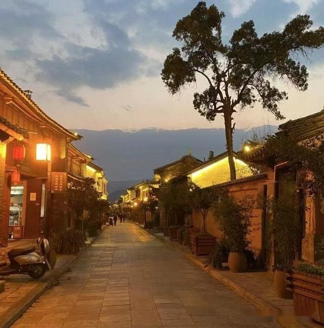 巍山古城距云南大理2.5小时车程，藏着600多年的古城