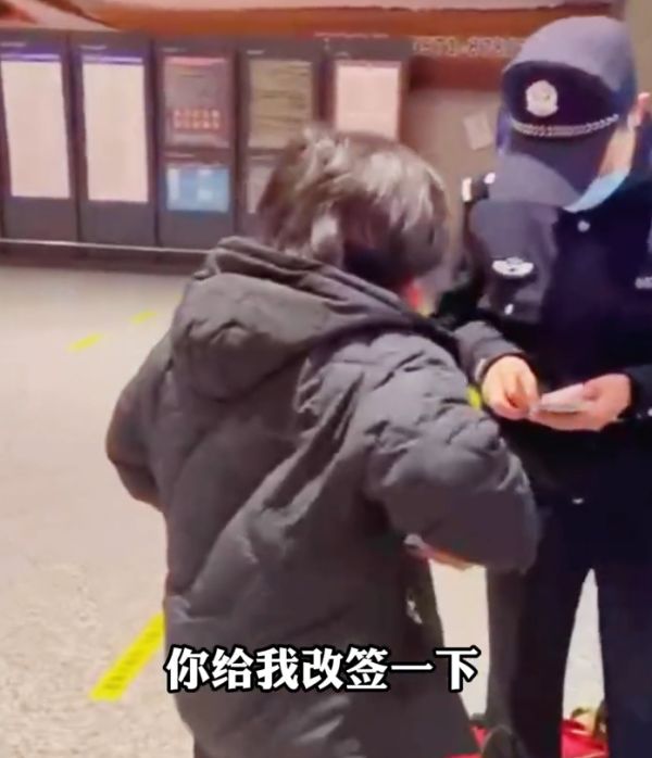 女子坐车来湖南,到了发现是浙江的“湖南”!休闲区蓝鸢梦想 - Www.slyday.coM 女子坐车来湖南,到了发现是浙江的“湖南”!休闲区蓝鸢梦想 - Www.slyday.coM