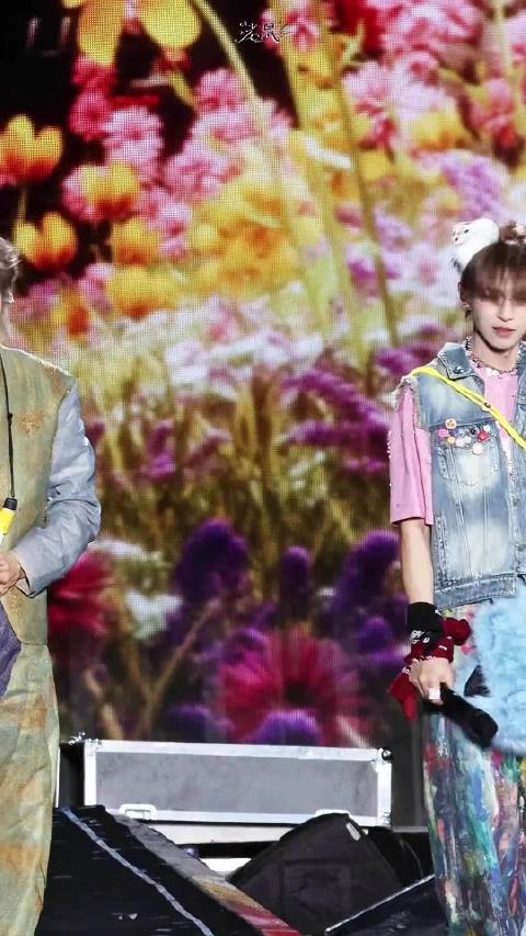 小狗：让我看看哥哥哭了吗