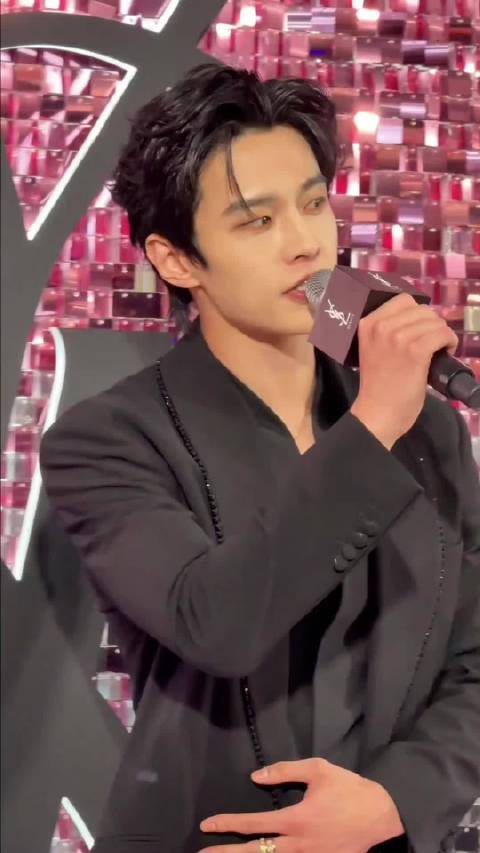 何与用陕西话致谢粉丝，相约2026年再相聚