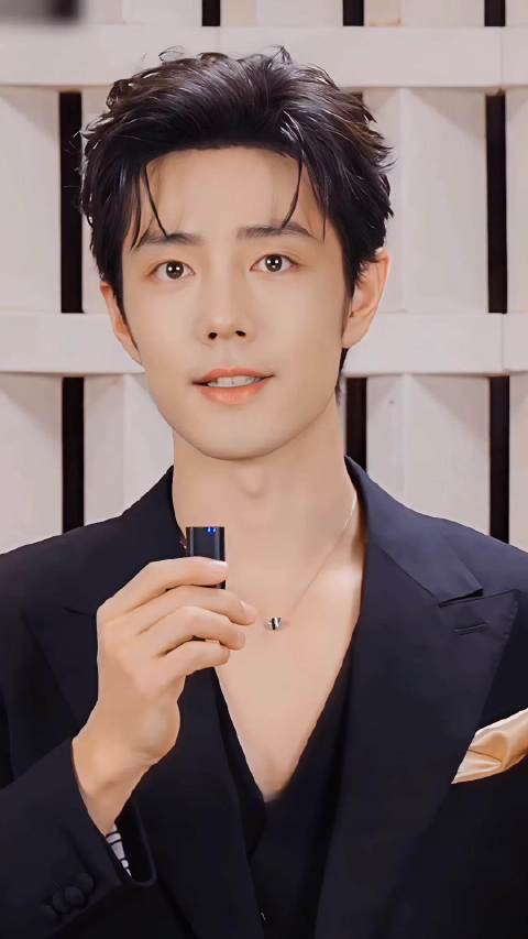 3.26 ① 你的眉眼是偷来的月光，撞得我小鹿乱撞， @肖战 视频剪修