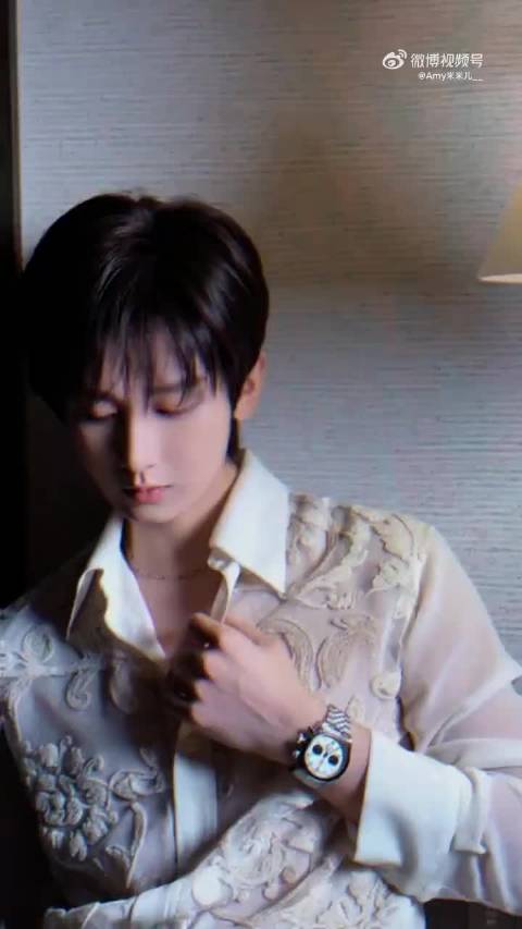 是谁被成毅的春日少年妆戳中啦