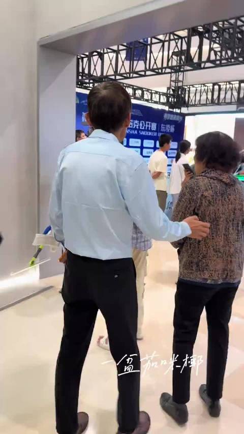 我去 是活的李飞