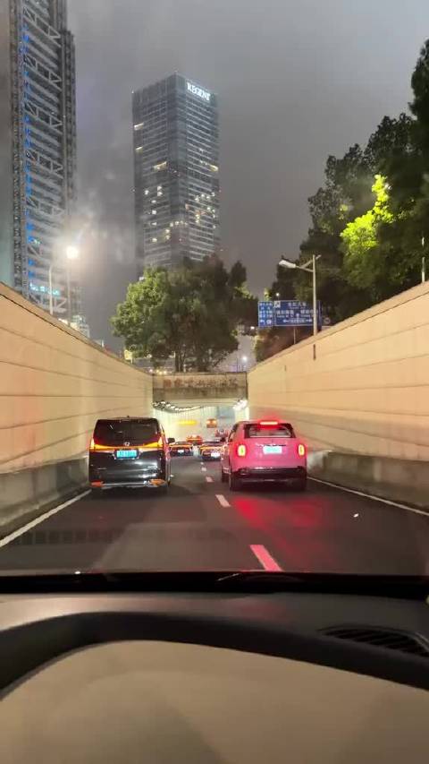 上海深夜偶遇究极沪少们出来兜风了，三台90XX和帕加尼柯尼塞格，这阵容是真给我吓哭了帕加尼 