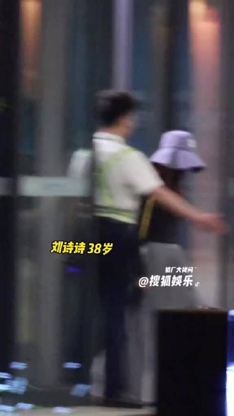 期待姐的W年度盛典造型