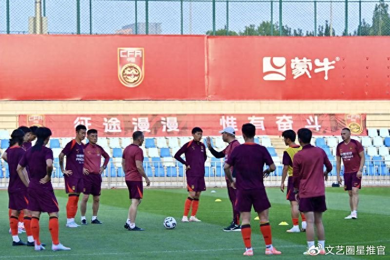 国足对阵韩国预计首发，泰山队三将有机会，王钰栋张玉宁领衔出战