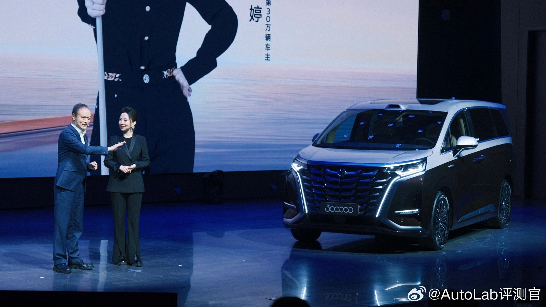 腾势D9确实是现象级产品，也是腾势品牌的支柱，甚至是比亚迪出海的一张名片