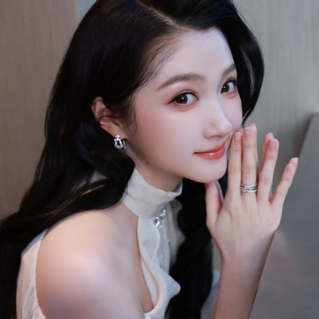 关晓彤星星贴纸妆好美！多发爱看