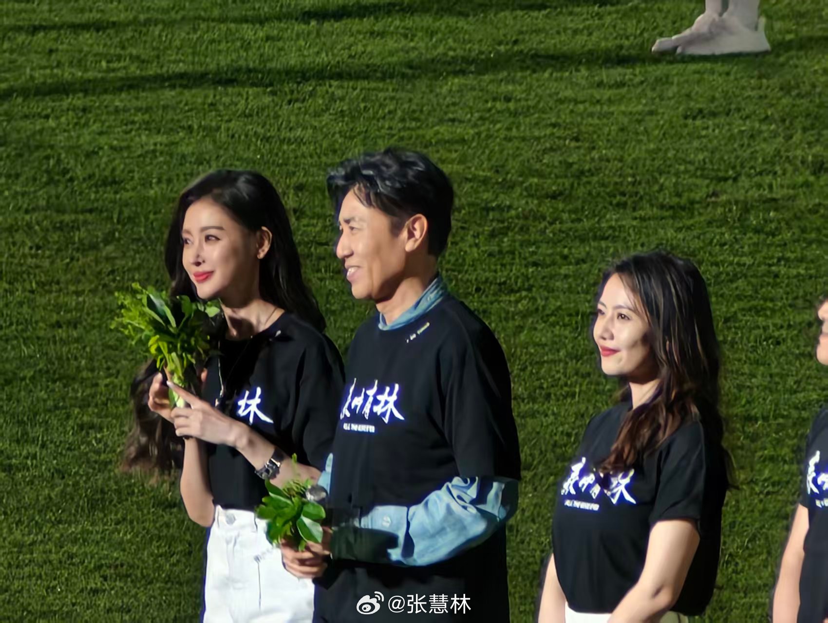 今天在沈阳铁西体育场看到于和伟、高圆圆等明星来给加油助威啦！